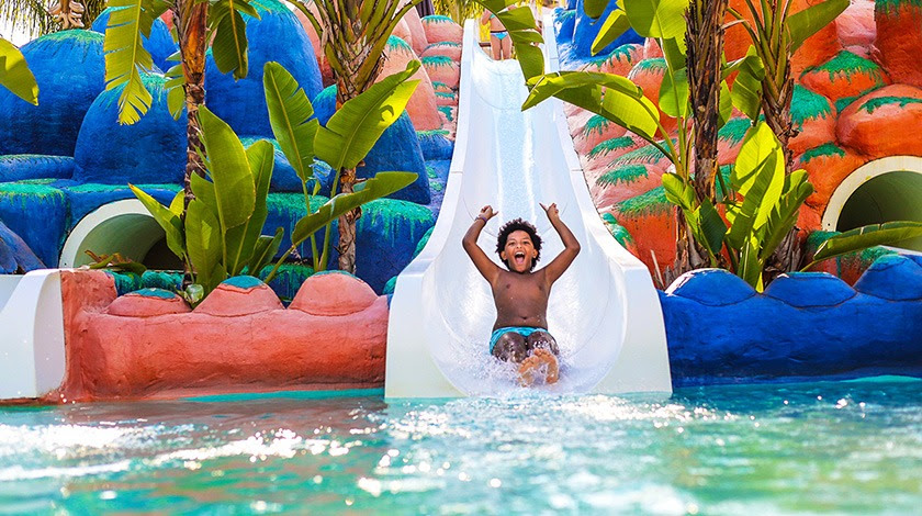 O parque aquático Hot Beach Olímpia é ideal para famílias com crianças pequenas