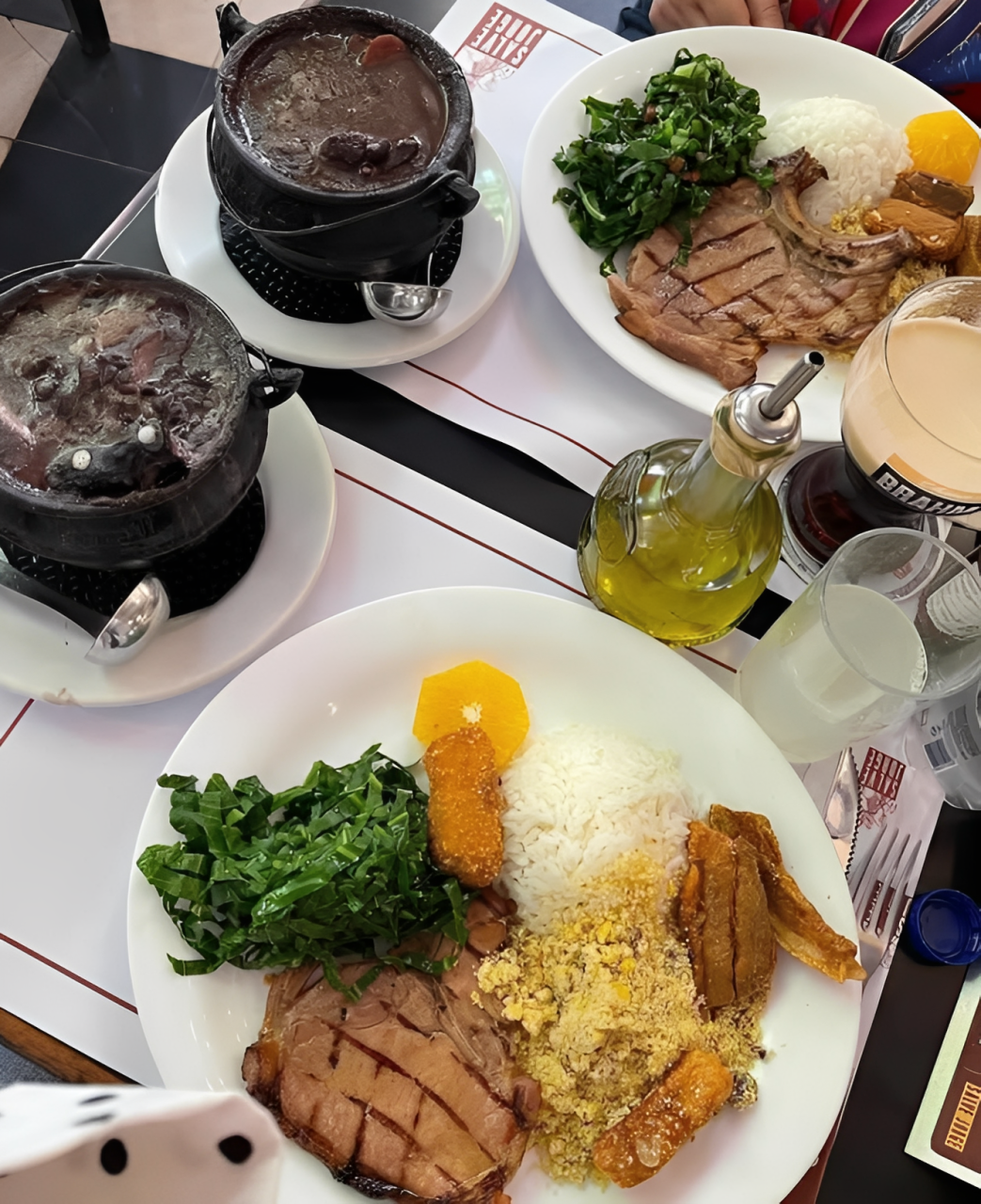 A tradicional feijoada do Salve Jorge é servida durante a semana às quartas por R$ 79,80
