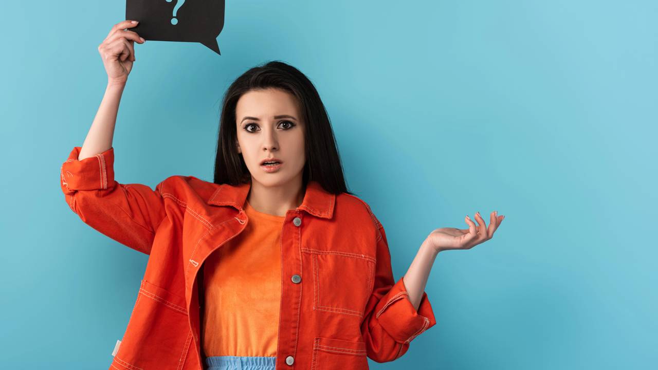 Por que existem tantos “Santos” no mundo? Explore a expansão desse sobrenome pelos continentes e sua posição no topo dos registros civis atuais.