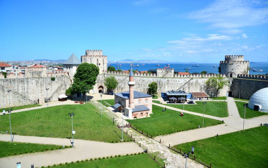Yedikule com as antigas muralhas de Istambul