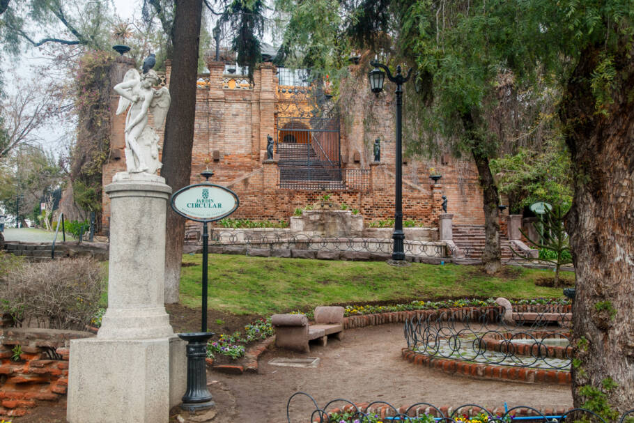 Jardim do castelo Hidalgo, no Cerro de Santa Lucia, no centro de Santiago de Chile