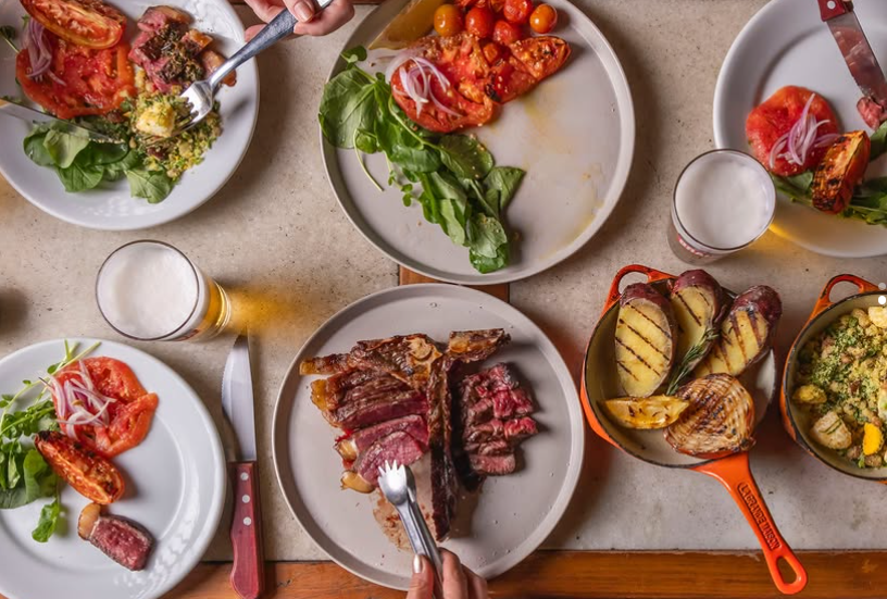 E se a ideia é praticidade total, o Jacaré Grill resolve com um buffet executivo completo durante a semana por R$ 64,90