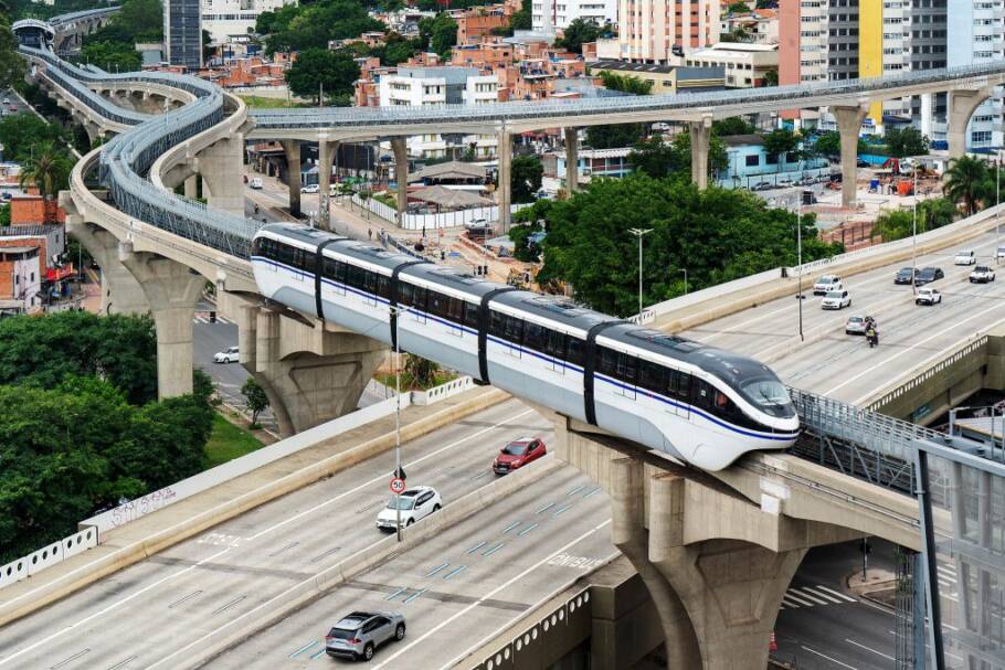 A Linha 17-Ouro tem 6,7 quilômetros de extensão e oito estações