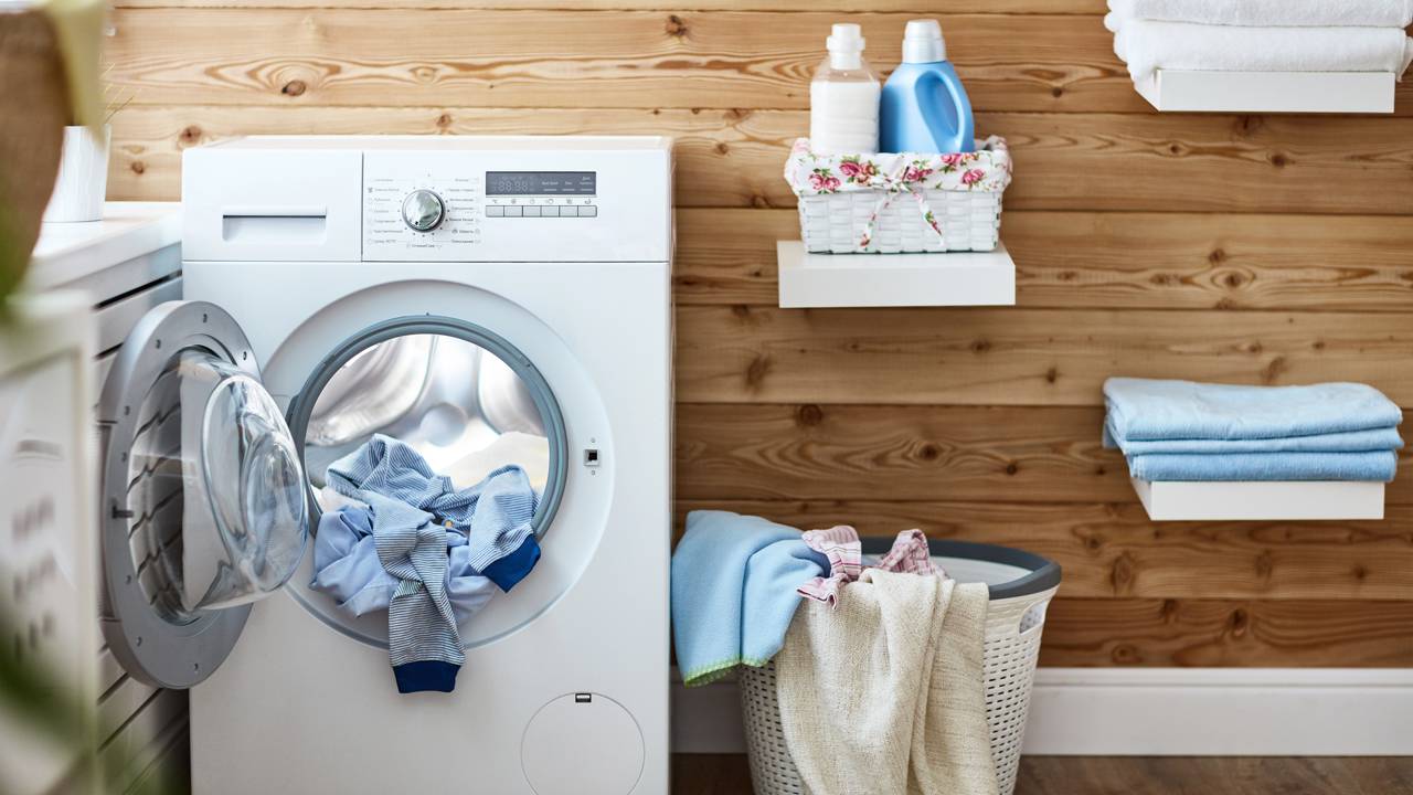 Pare de gastar com consertos desnecessários. Confira o segredo da bomba de limpeza com vinagre e conquiste uma lavanderia impecável com economia real hoje mesmo.