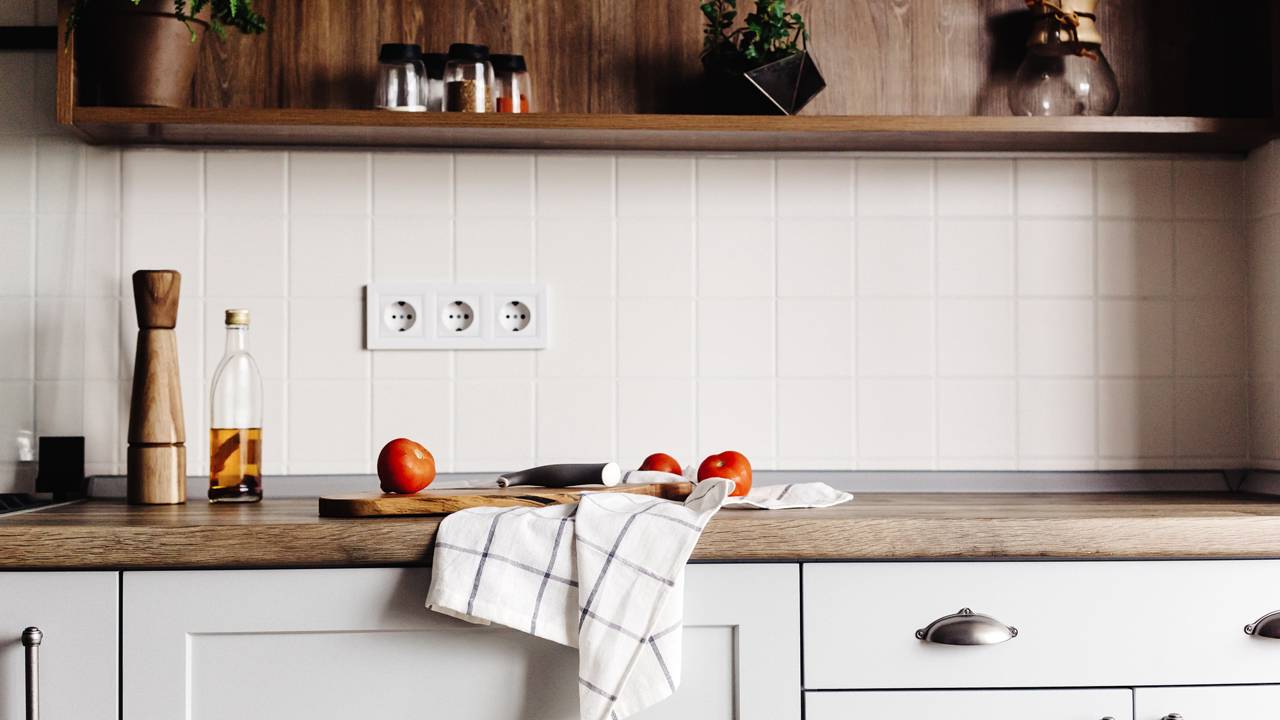 3 substitutos modernos para o pano de prato que mantêm sua cozinha sofisticada e segura.