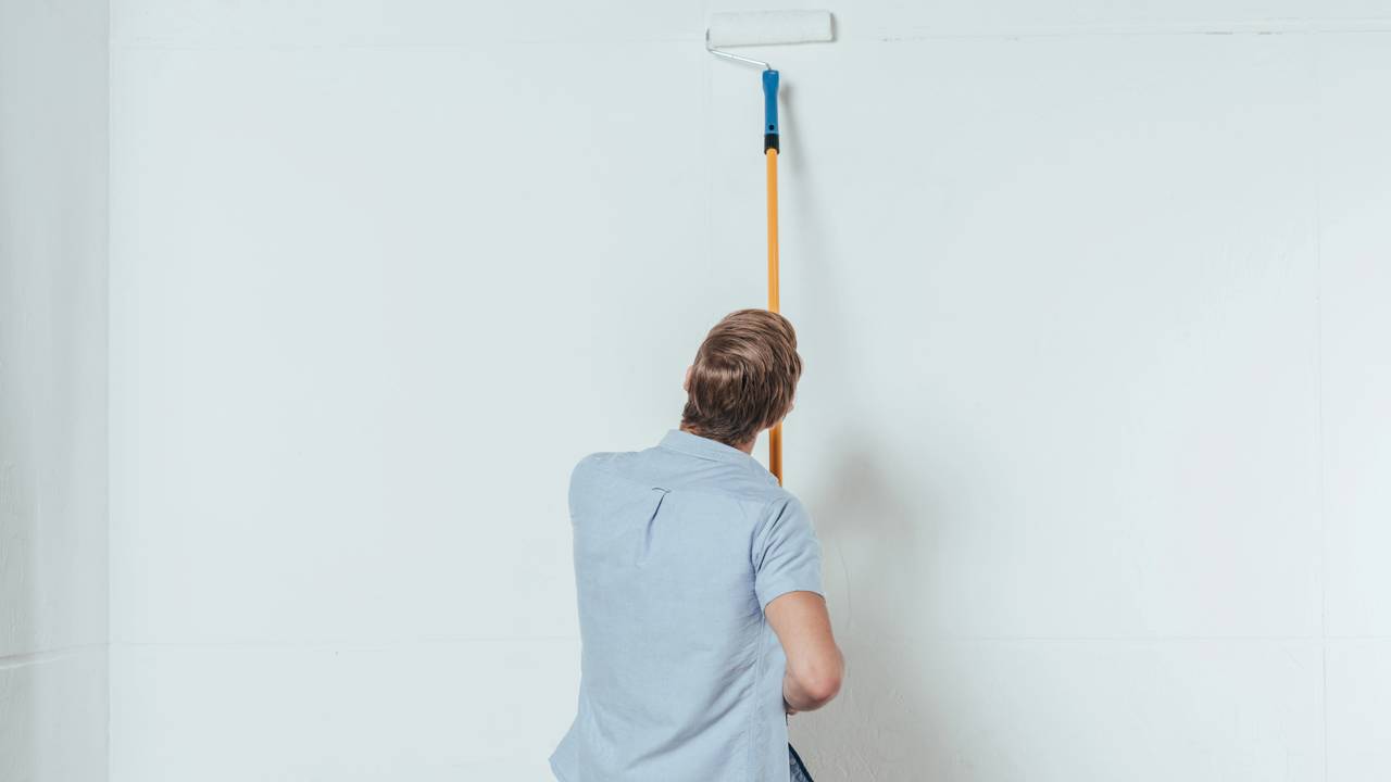 5 passos para contratar um pintor e garantir um acabamento profissional.