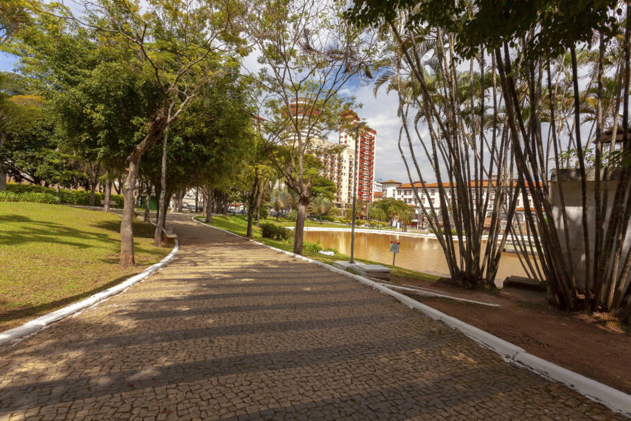Praça Adhemar de Barros é palco dos principais eventos da cidade