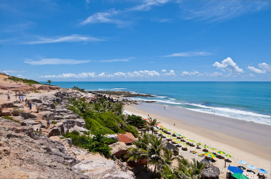 Ao sul da Praia da Pipa, a Praia do Amor é preferida dos surfistas