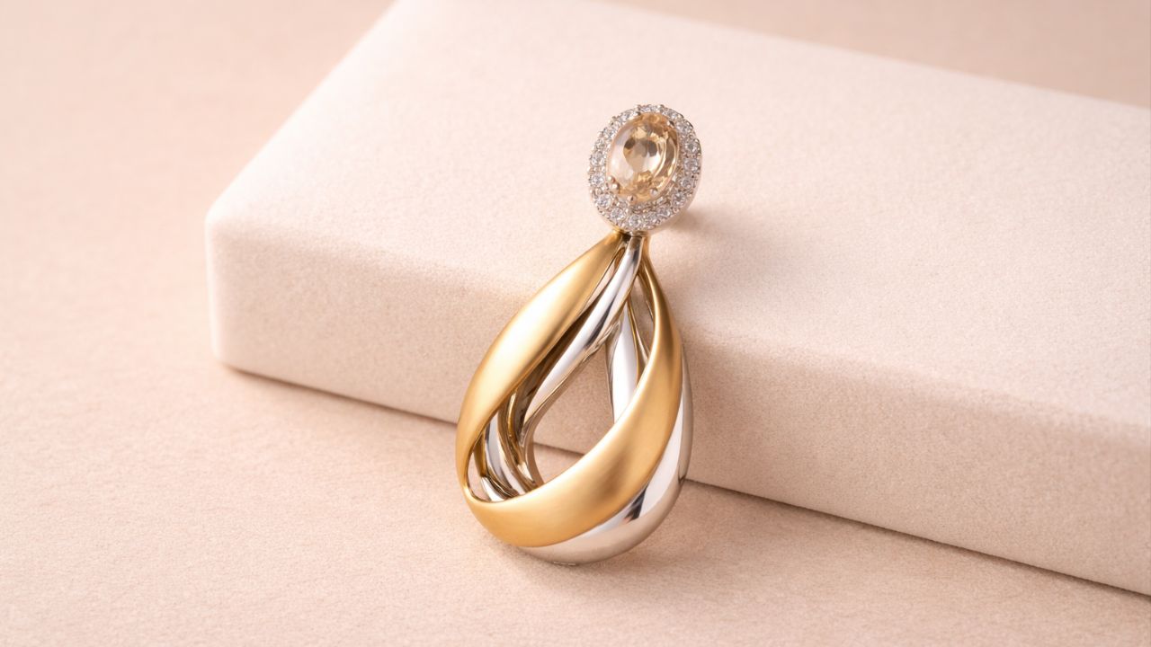 Brincos de brilho controlado iluminam o rosto com elegância estratégica.