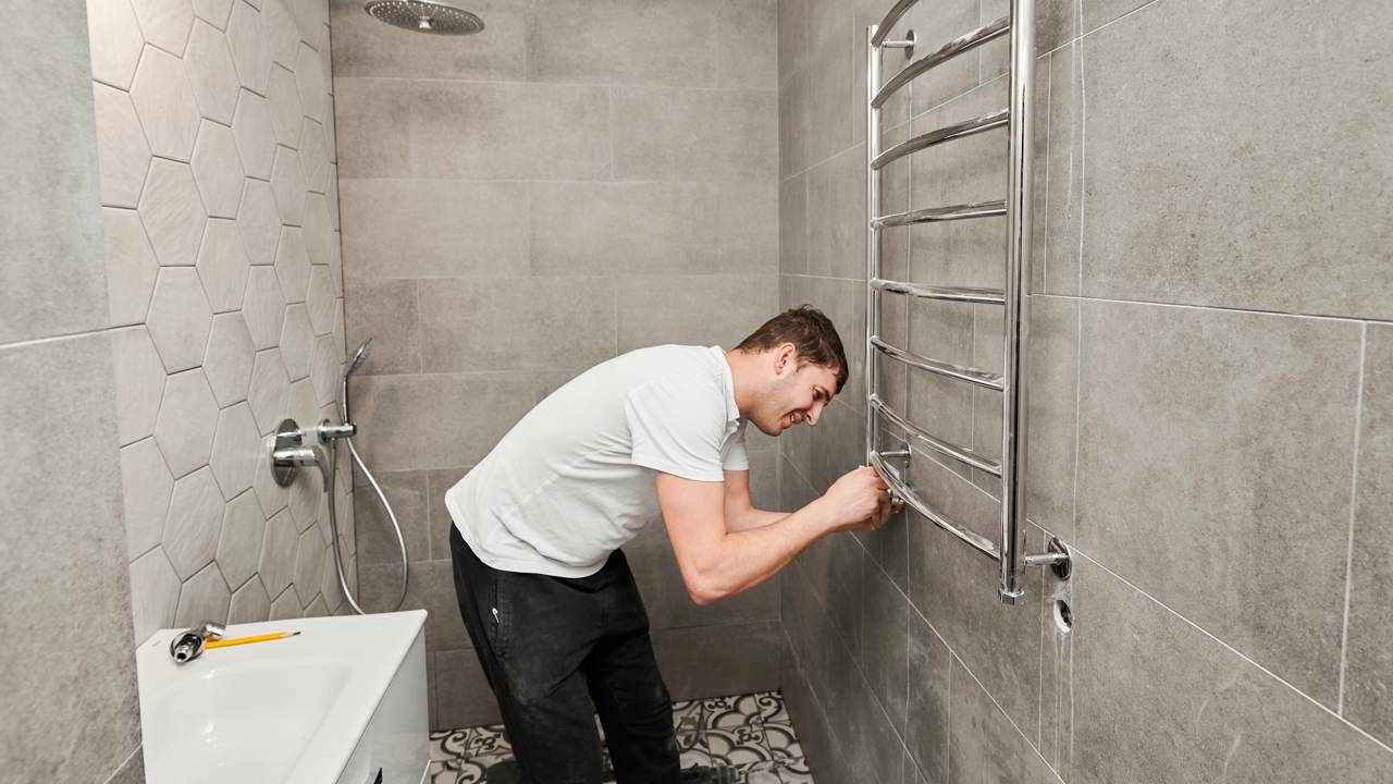 O fim do quebra-quebra: conheça as tecnologias de revestimento que permitem reformar o banheiro em poucos dias e sem entulho.