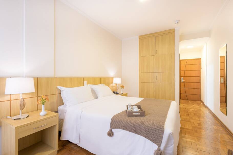 Interior de um dos quartos do Serra Negra Palace Hotel