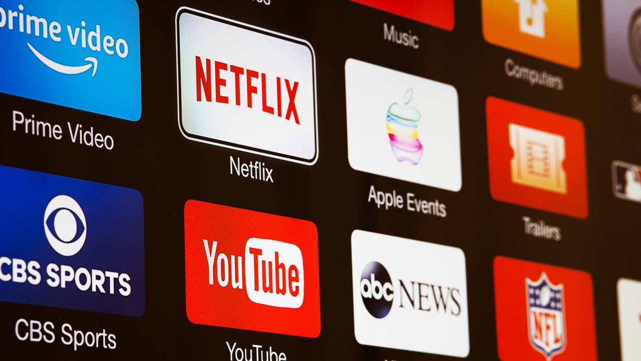 Streaming ou viagem? Veja como o custo de 5 assinaturas em 2026 pode pagar suas próximas férias.