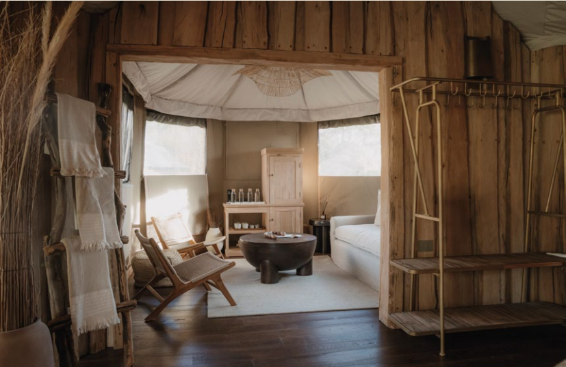 Interior de uma das tendas do UNAI Atacama Luxury Tents