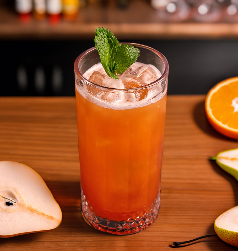 No Ômadá um dos destaques do menu de drinks é o Toranjinha (R$43) feito com Gin de pera, aperol, néctar de toranja e limão, suco de laranja, hortelã e gelo (R$44,00) e Jeni Sour, que leva Jenipapo, campari, limão, suco de abacaxi, sálvia e gelo