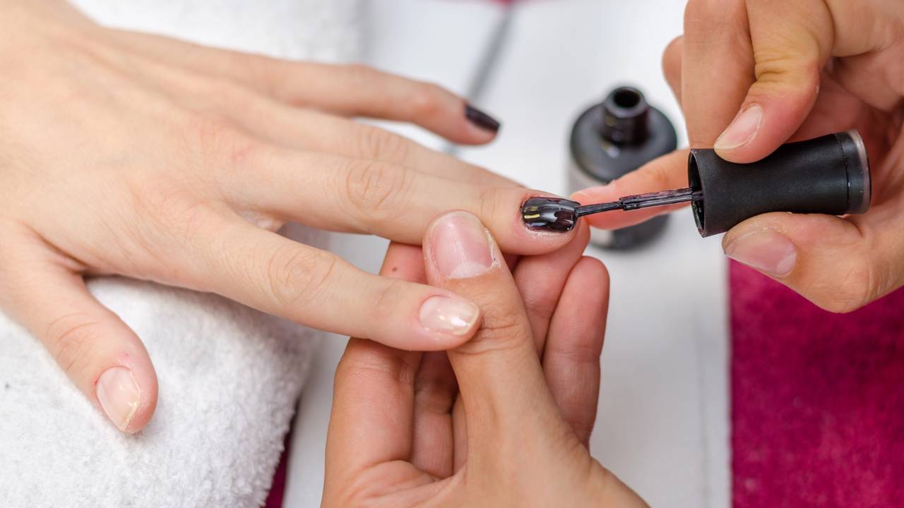 Faça seu esmalte durar mais com esses truques