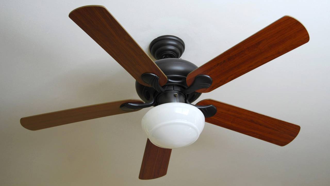 O ventilador “suga” o oxigênio? Desvendamos o mito do ventilador assassino e trazemos dicas técnicas para climatizar seu quarto com eficiência e design hoje.