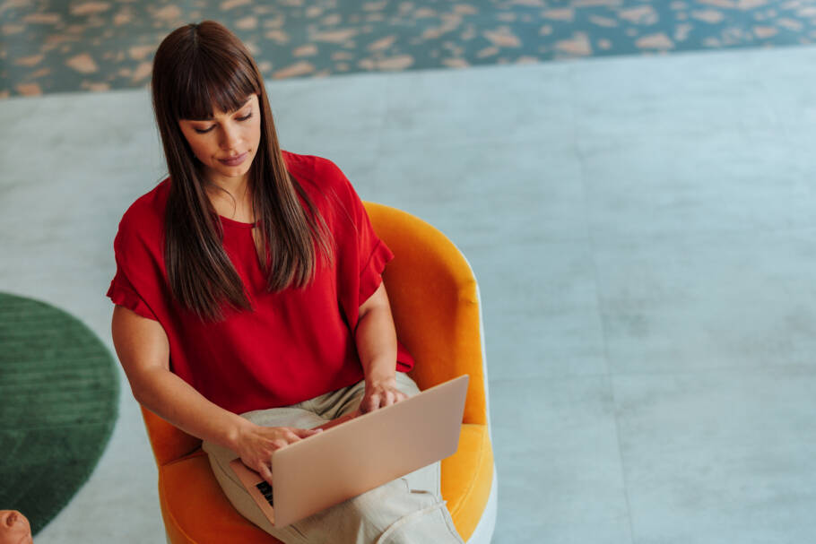 Entenda como a preferência pelo vermelho pode revelar personalidade forte, confiança, energia e uma tendência natural à ação e à paixão
