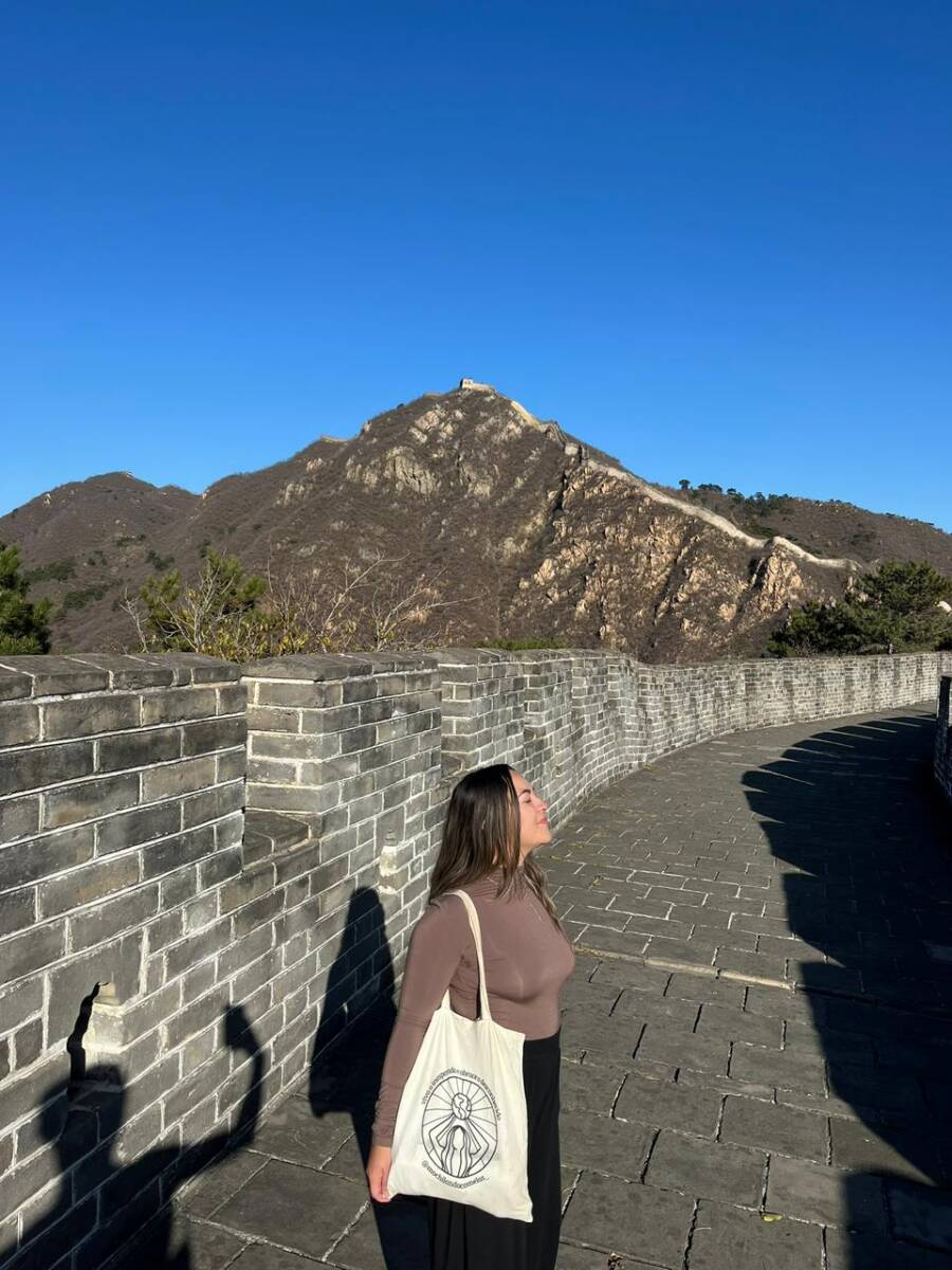 Aos 25 anos, Rayane já viajou por 13 países e 3 continentes