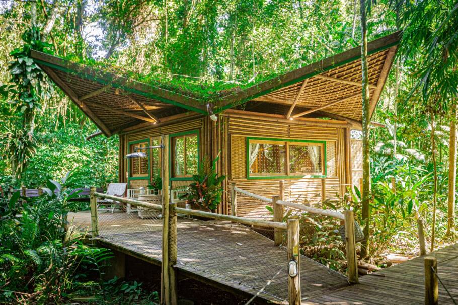 Um dos chalés do Banana Bamboo Ecolodge, em Ubatuba