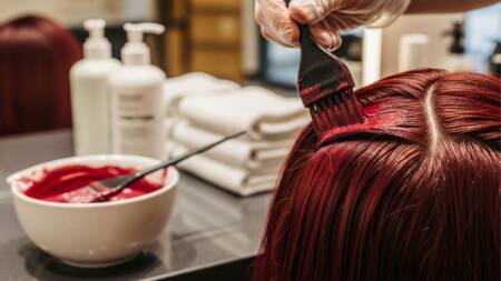 A hidratação dos fios influencia na durabilidade da tintura