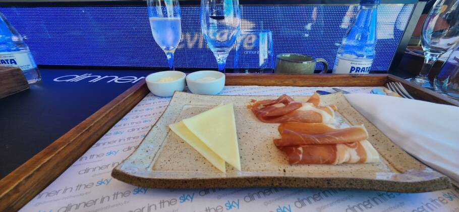 Entrada do brunch servido no Dinner in the Sky