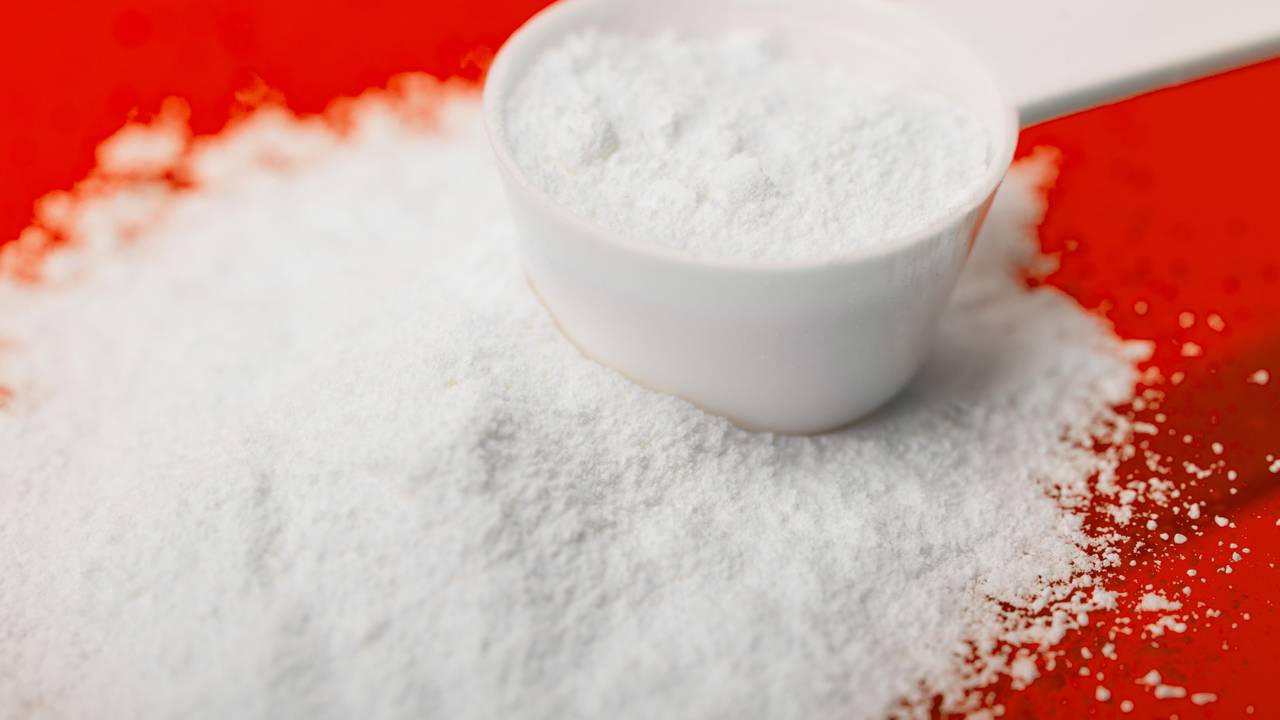 Não é mágica, é química caseira! Aprenda a usar o sal como esfoliante pro seu inox e deixe tudo reluzindo com esse passo a passo leve que facilitará sua limpeza diária.