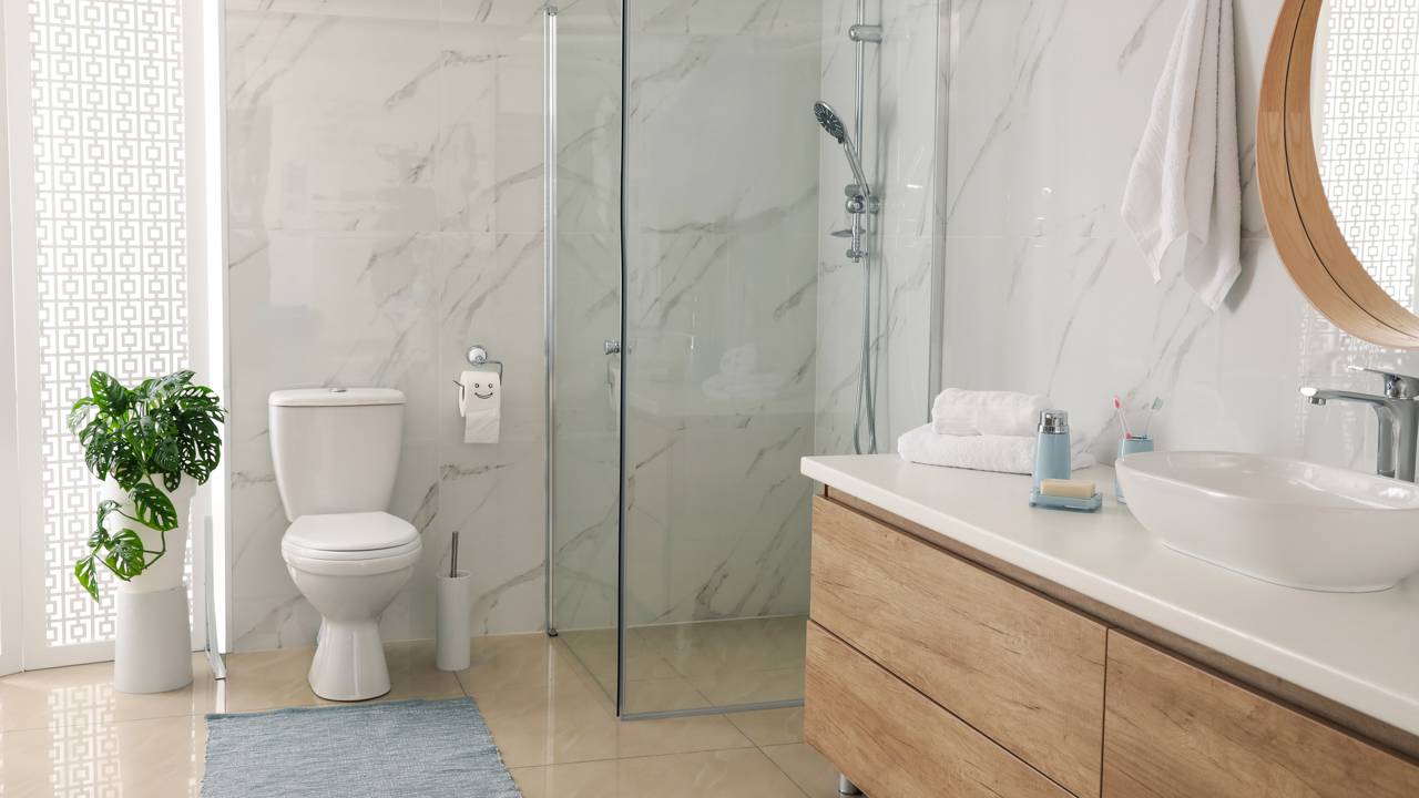 Sofisticação nos detalhes. Adote o ritual da desmineralização para um banheiro sempre radiante.