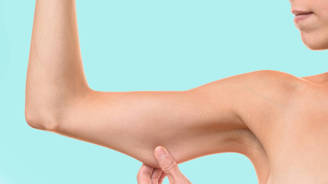 Quer braços mais firmes? Veja como o treino com peso ajuda a combater a flacidez e melhorar força e aparência.