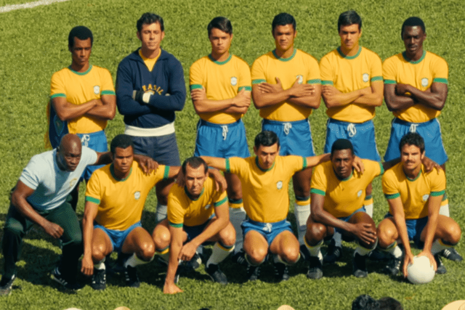 “Brasil 70: A Saga do Tri” mergulha nos bastidores da histórica campanha da Seleção Brasileira rumo ao tricampeonato da Copa do Mundo de 1970 em meio à Ditadura Militar (Imagem: Reprodução digital | Netflix)