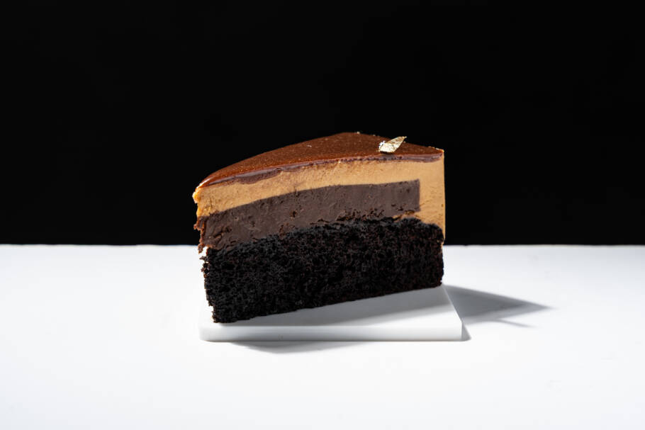 A dica na casa By Kim é pedir o Entremet de Espresso