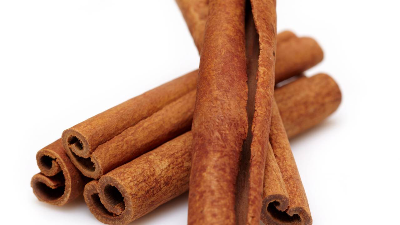 Por que a canela acalma? A ciência das especiarias e seu impacto no sistema límbico e nas emoções.