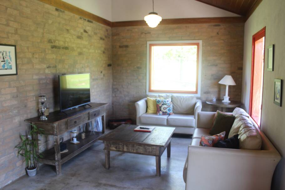 Interior de uma das acomodações das Casinhas do Lago