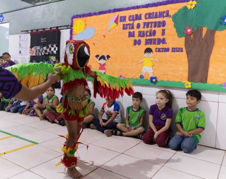 Curso gratuito aborda BNCC, equidade racial e práticas pedagógicas com referências africanas e indígenas