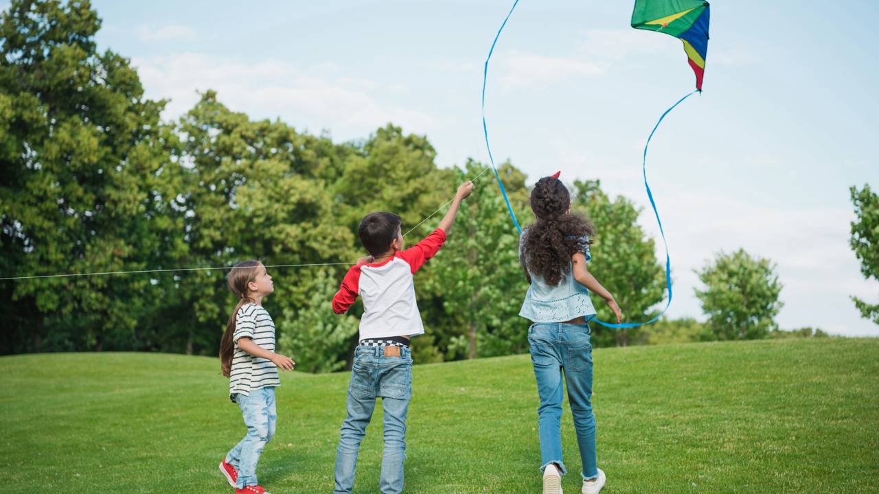 Como o brincar não estruturado molda crianças mais autônomas, seguras e emocionalmente resilientes.