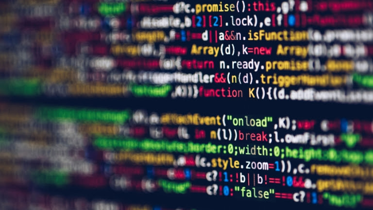 Iniciativa busca ampliar o acesso à formação em tecnologia diante da crescente demanda por profissionais em dados e Inteligência Artificial