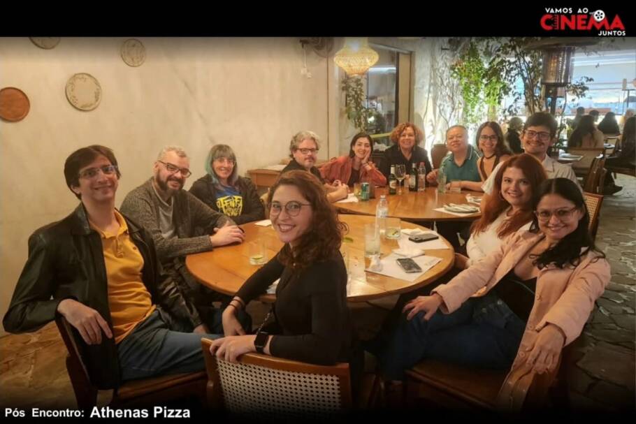 Depois do filme, muitas vezes, a conversa continua em um café, bar ou restaurante