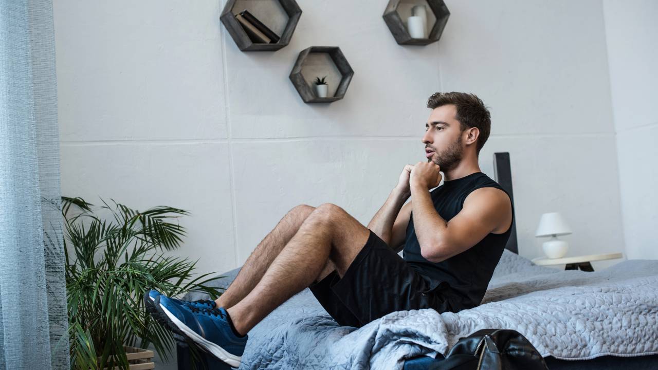 Quer uma cintura mais firme sem sair da cama? O segredo tá em acordar os músculos profundos do tronco. Vem ver como 5 minutos mudam sua postura!