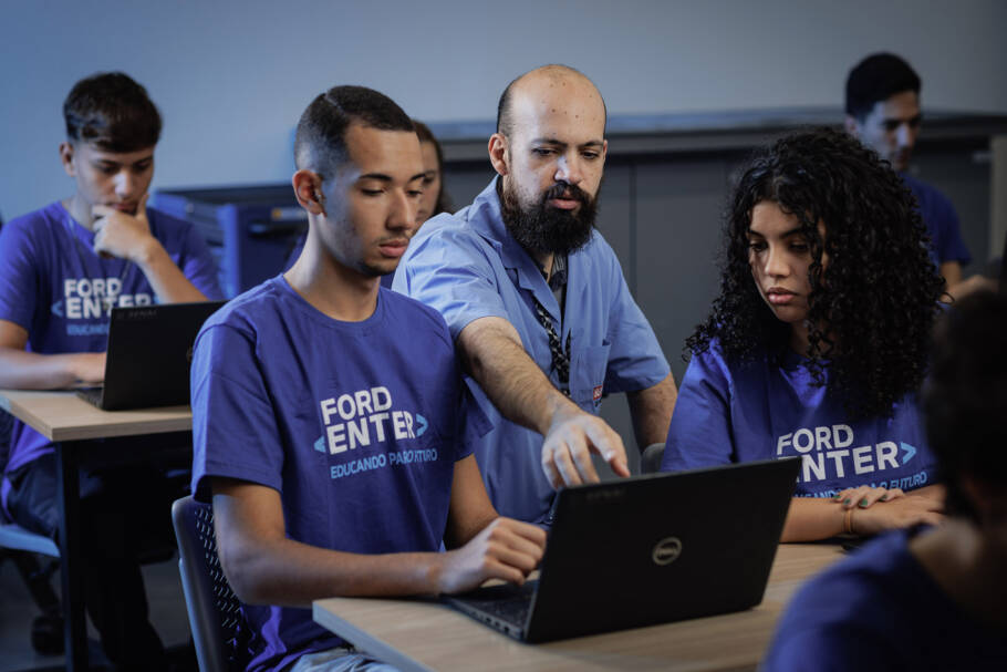 Programa oferece formação em programação na Bahia e em São Paulo; inscrições vão até 13/04