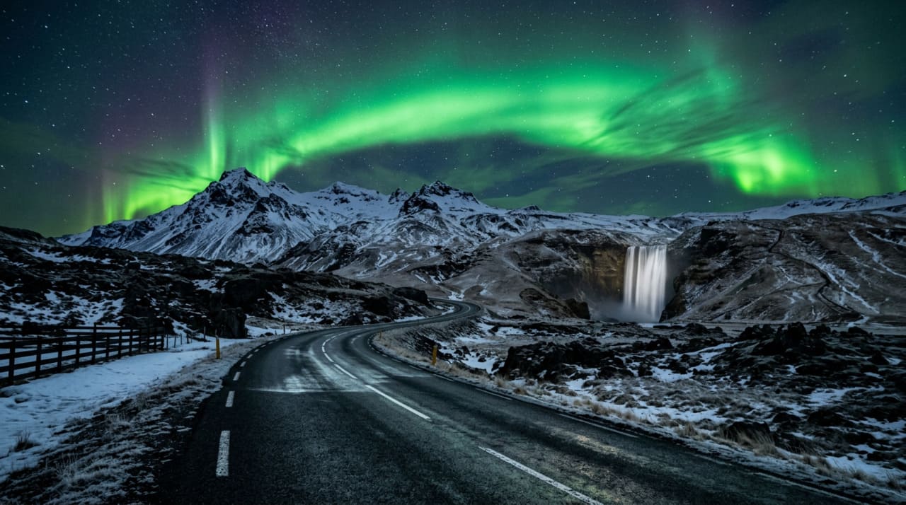 A Islândia é um dos destinos de turismo mais singulares do mundo, capaz de proporcionar experiências completamente diferentes consoante a época do ano