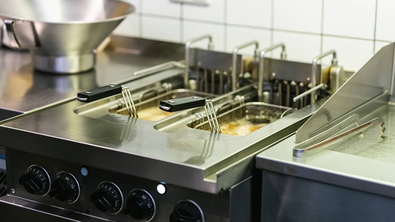 Cozinha com cheiro de gordura nunca mais. Esse método natural com vinagre ajuda a remover o odor e limpar sem esforço.