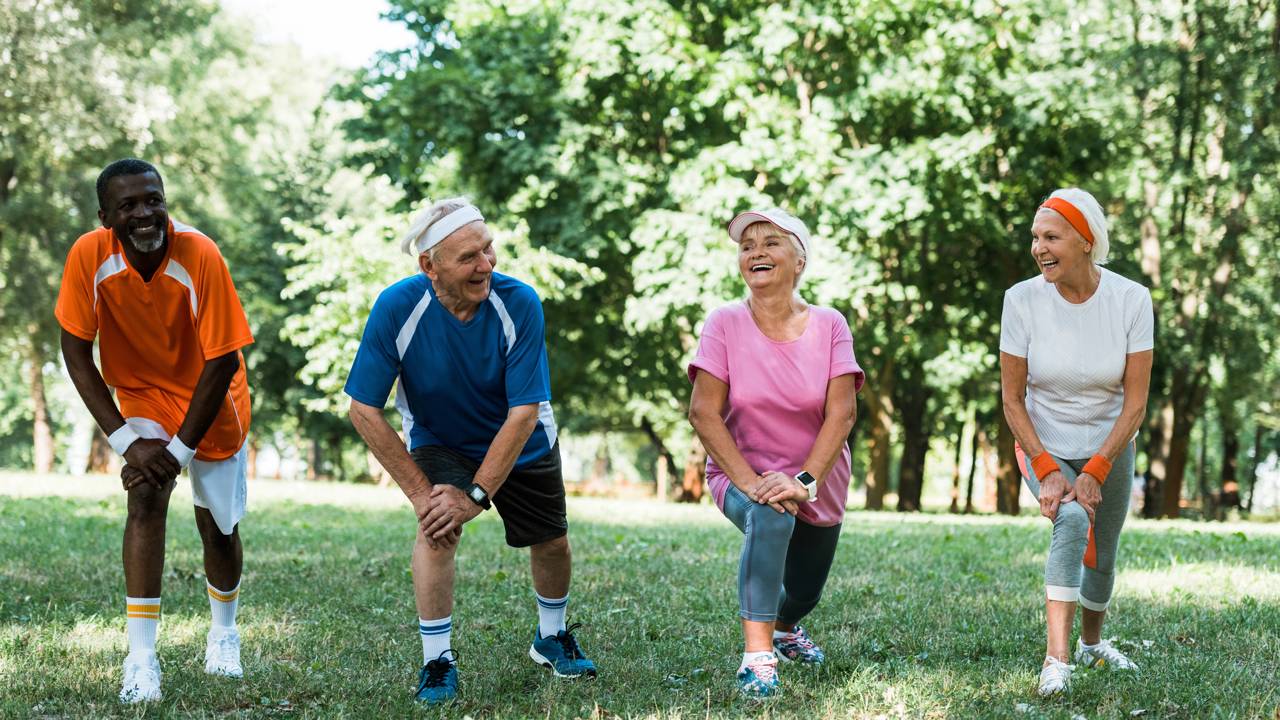 Exercício de balanço lateral: melhora o equilíbrio em idosos, fortalece a estabilidade e previne quedas com rotinas diárias simples.