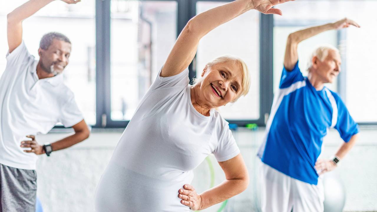 Treino funcional para terceira idade melhora postura, mobilidade e segurança ao caminhar. Saiba por que ele é tão recomendado.