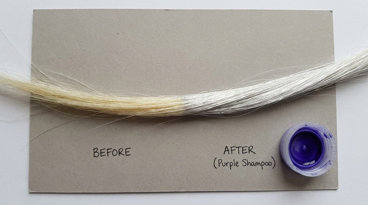 A higienização com produtos matizadores é fundamental para anular os reflexos amarelados e devolver o brilho prateado aos cabelos.