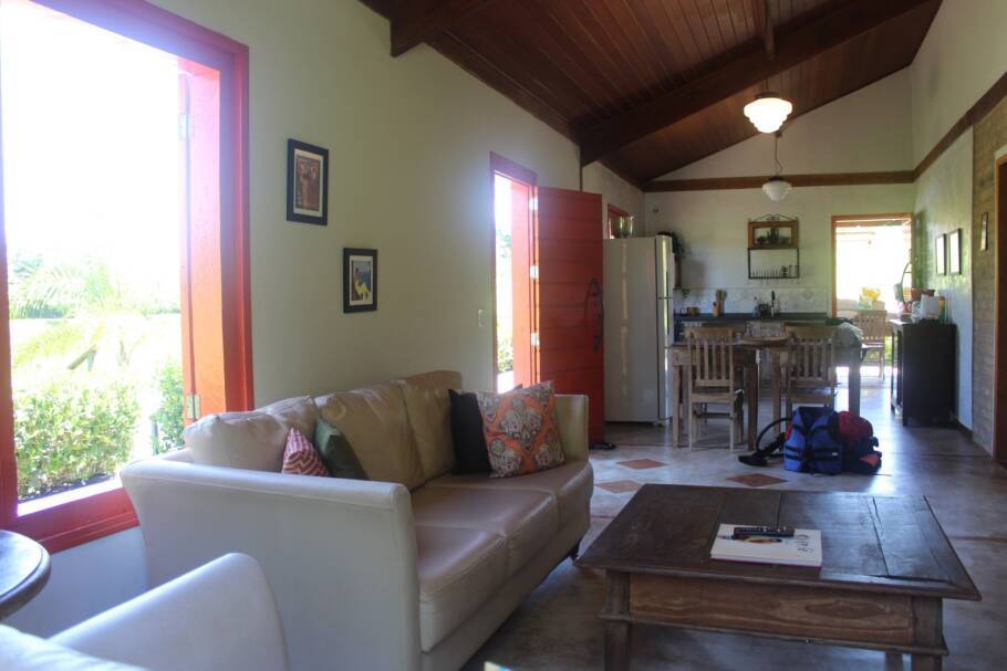 Hospedagem rural oferece três casas cercadas por natureza