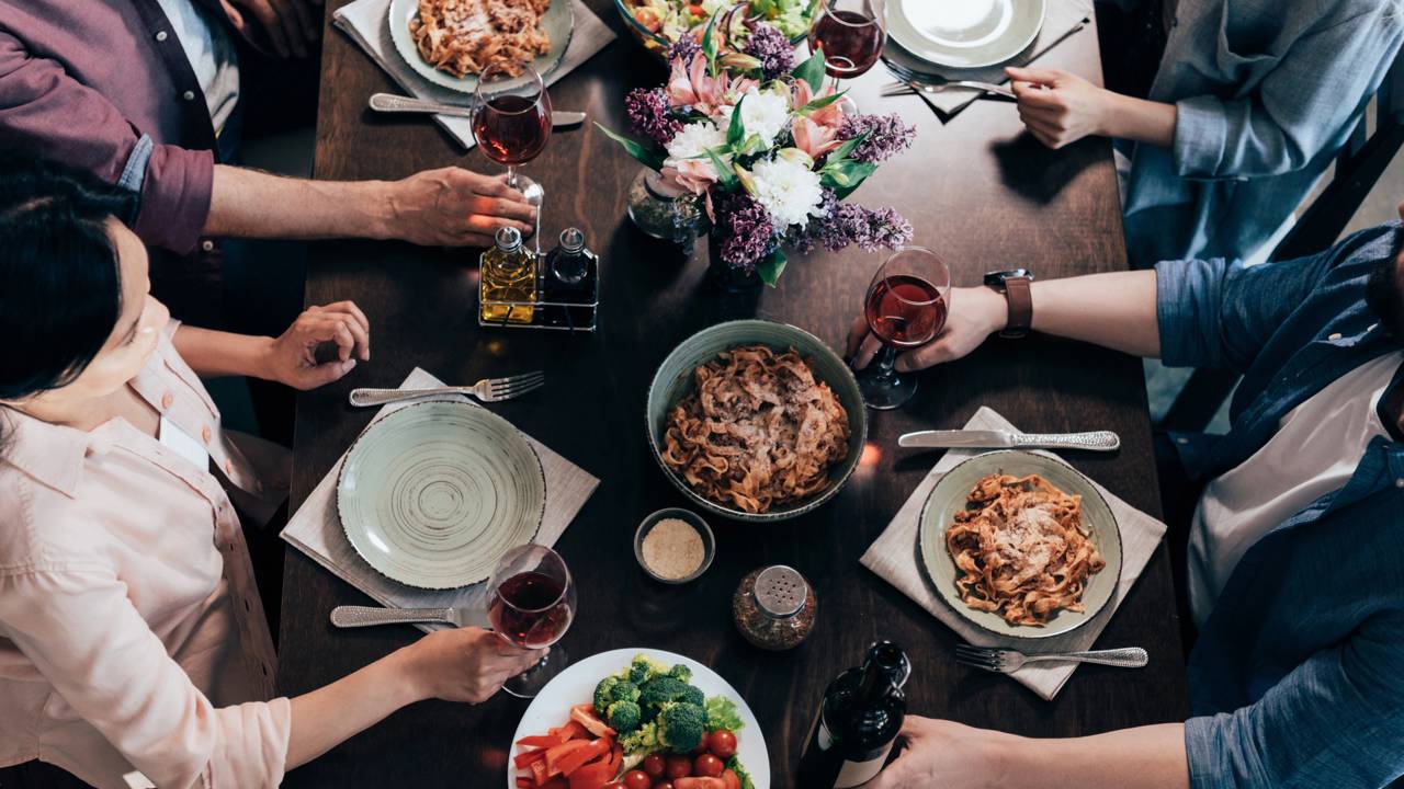 Pare de sofrer com dietas impossíveis que não funcionam. Confira o segredo do horário ideal para a última refeição e conquiste o peso dos sonhos agora.