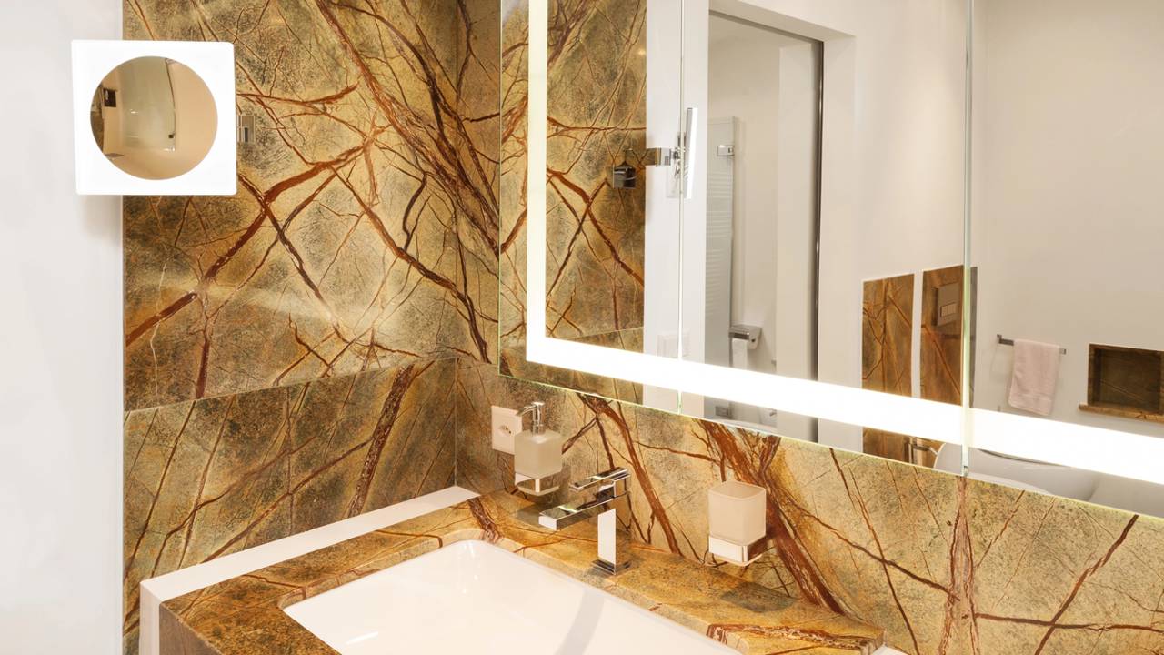 Chega de entulho e poeira! Te ensino a técnica de trocar o lavatório pra ganhar espaço, elegância e facilitar a faxina do dia a dia.