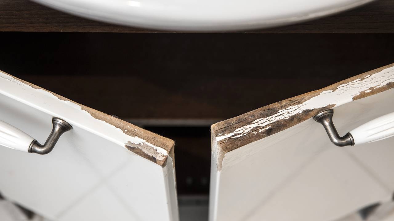 Armário com cheiro de mofo nunca mais. Esse método caseiro ajuda a reduzir umidade e manter roupas sempre cheirosas.