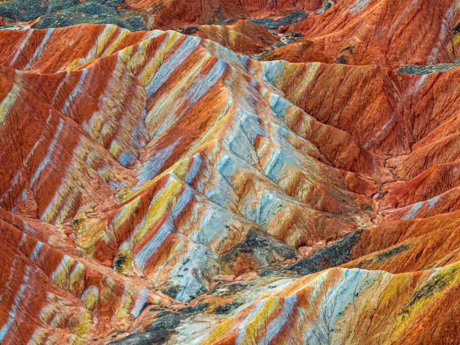 As Montanhas de Zhangye são famosas pelos seus pilares de arenito que parecem flutuar