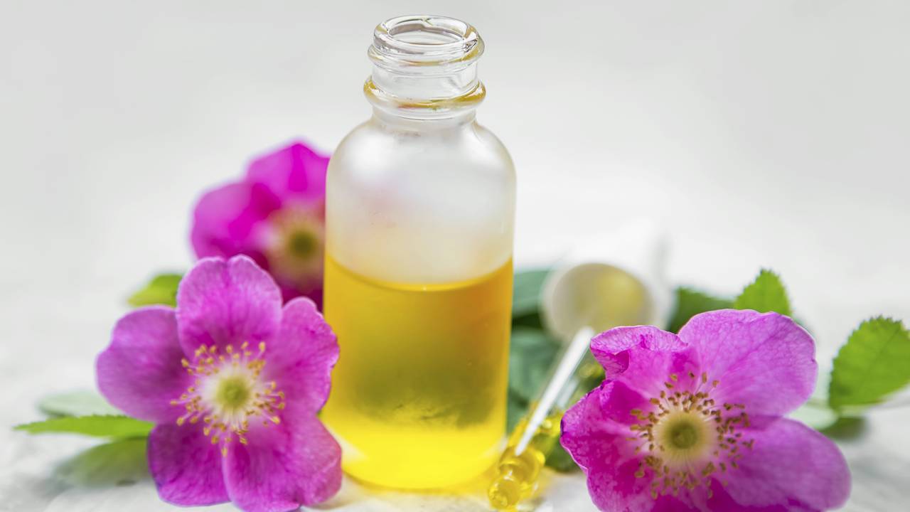 Chega de fórmulas complexas! Entenda como a tretinoína natural atua nas camadas profundas da pele, transformando sua rotina de beleza