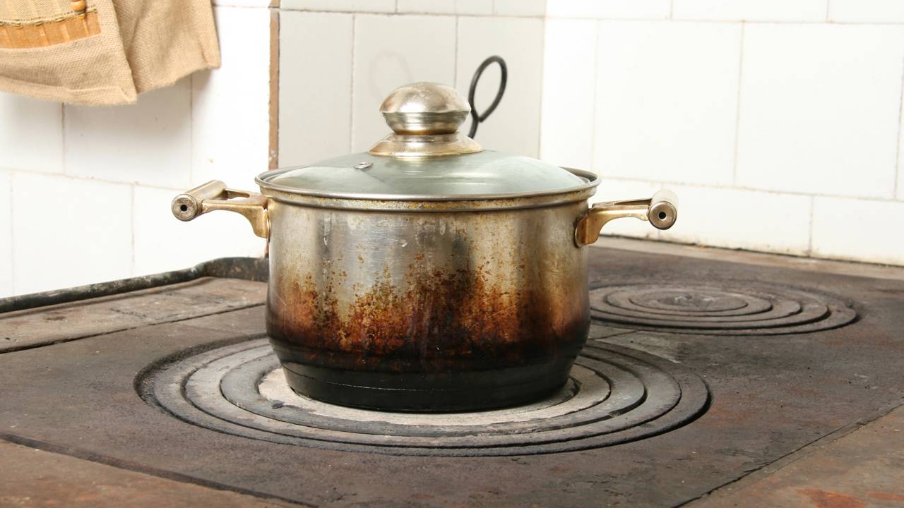 Pare de gastar com desengordurantes caros. Use itens da despensa para uma limpeza profissional e barata